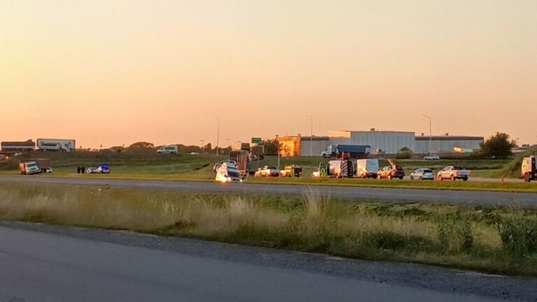 Cerraron una mano de la autopista Rosario-Buenos Aires por un choque en Alvear