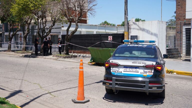 Hallaron el cadáver de una mujer en el fondo de una pileta en Villa Gobernador Gálvez
