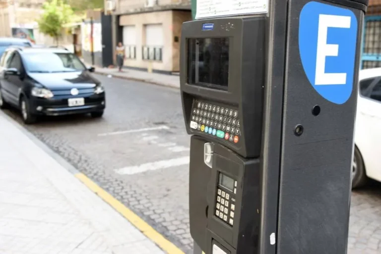 Aprobaron el nuevo sistema de estacionamiento medido: se eliminan los parquímetros físicos