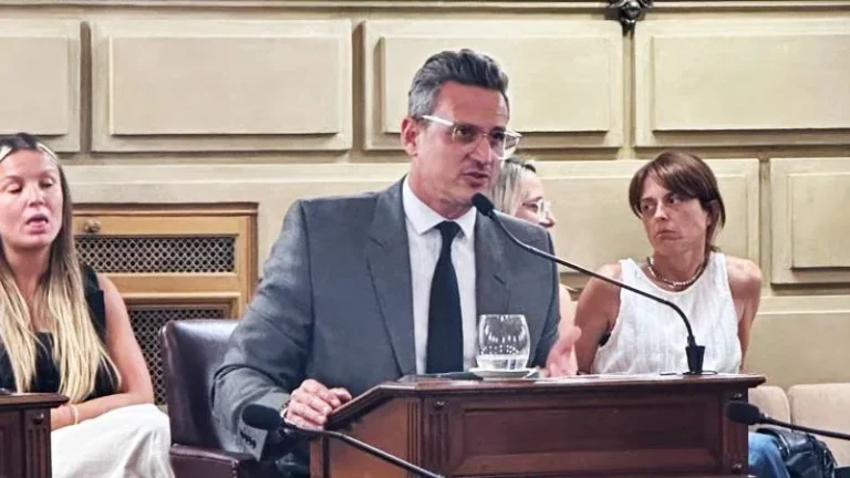 Ciro Seisas defendió el estatuto del periodista ante la reforma laboral