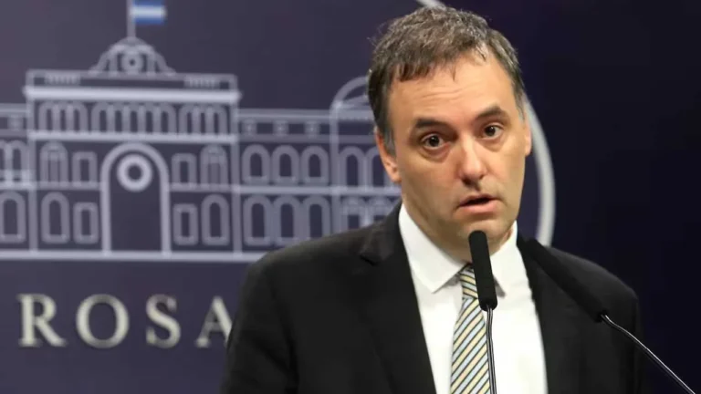 Principio de revelación: Adorni reconoció que se necesitan dos, tres o cuatro trabajos para tener un sueldo para vivir