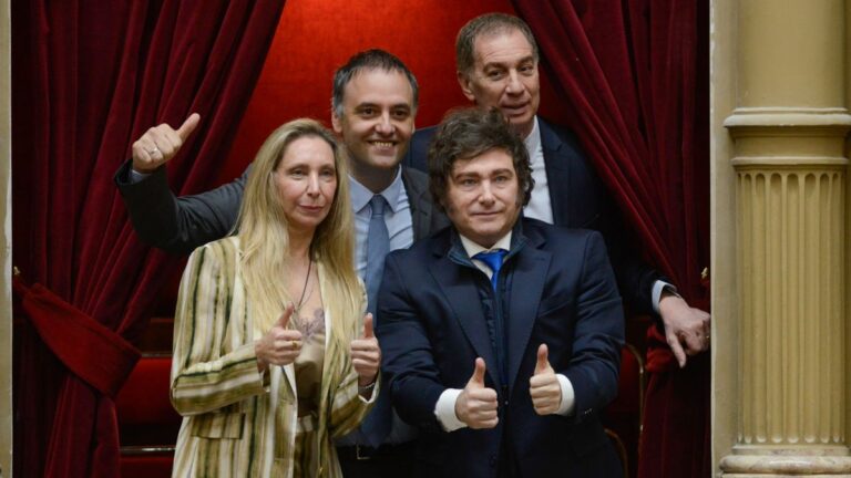 El número mágico que acaricia Milei y el maldito tercer año