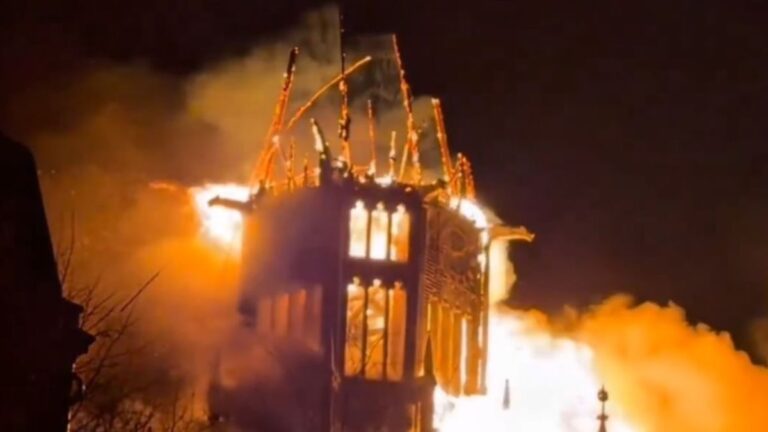 Tragedia en Ámsterdam: un feroz incendio destruyó una iglesia histórica durante los festejos de Año Nuevo