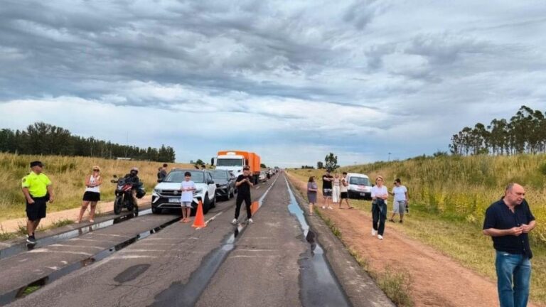 Rosario golpeada por la tragedia en la ruta nacional 136: el accidente fatal reavivó las denuncias por su estado crítico