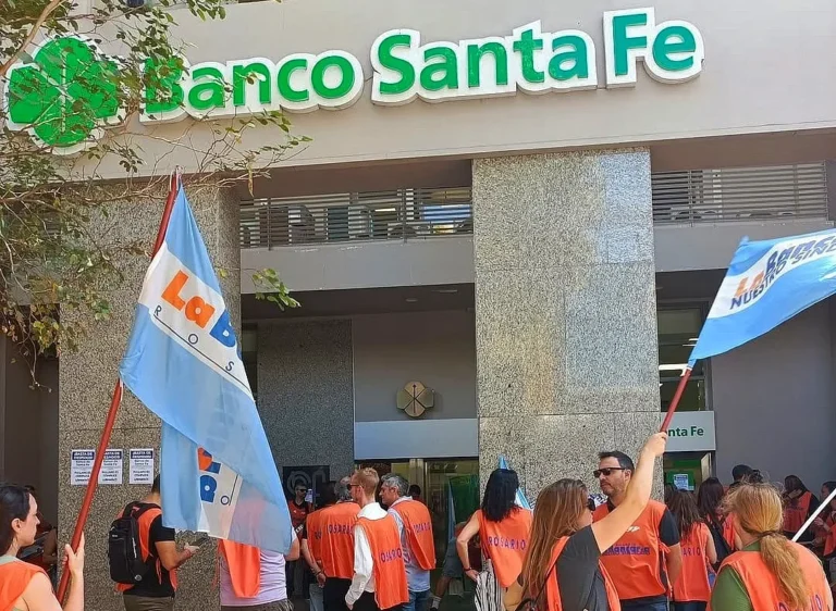 Bancarios se declararon en alerta por varios despidos en el Nuevo Banco de Santa Fe