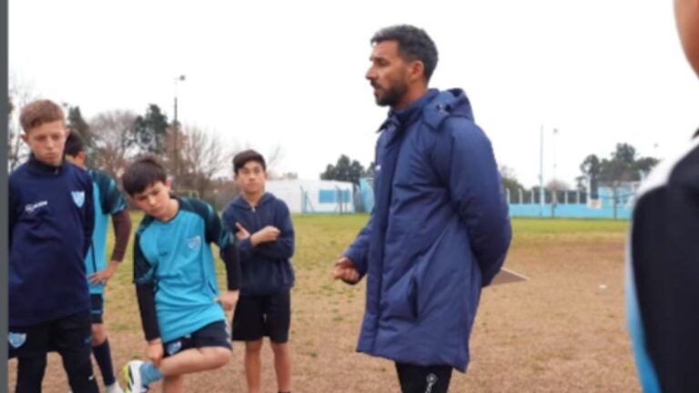 La decisión de un ex-Newell’s de mudar todo el fútbol del club de su pueblo natal a otra liga