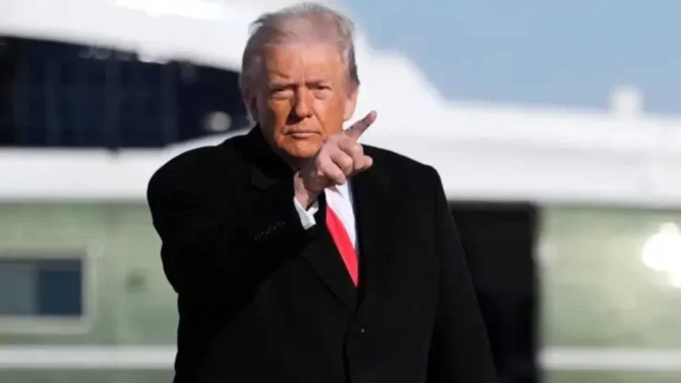 Trump arengó a los iraníes a que sigan protestando contra el régimen del ayatolá: La ayuda está en camino