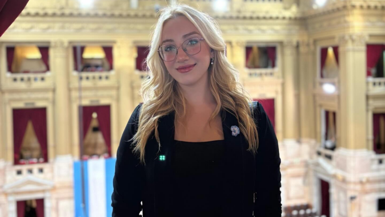 Choque, alcohol y castigo: la influencer libertaria Eugenia Rolón tampoco podrá renovar su licencia en Santa Fe