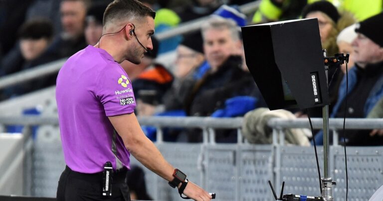 El primer paso hacia la Ley Wenger? La controversial medida de la Premier con el offside