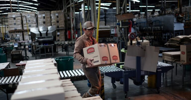 Los planes de achique que ya anunciaron varias empresas ponen en la cuerda floja a casi 2.300 puestos de trabajo