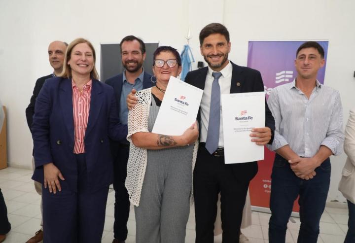 Escrituras en mano: solución concreta para las familias