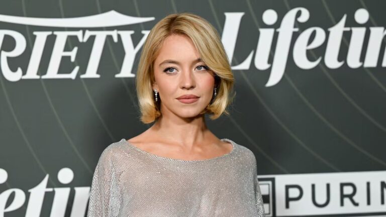 Sydney Sweeney quedó en el centro de la polémica por una arriesgada acción en el cartel de Hollywood
