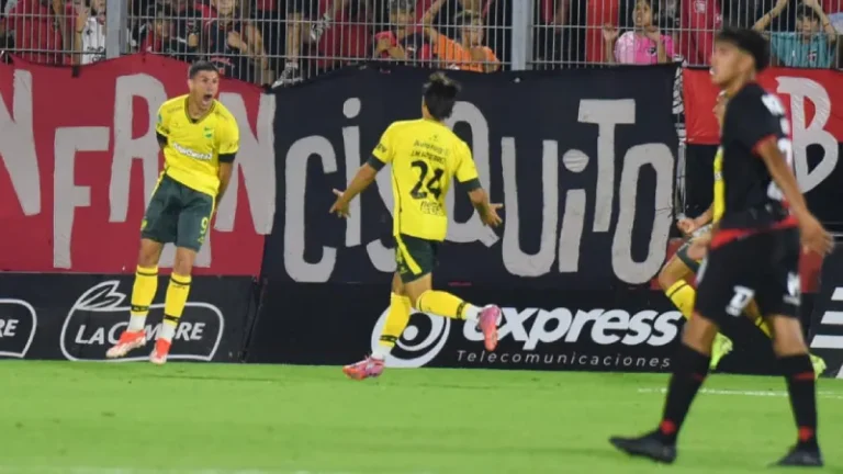 Errores fatales: Newells falló dos veces en defensa y pierde 2 a 0