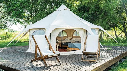 De las casas flotantes al glampling: 6 escapadas diferentes