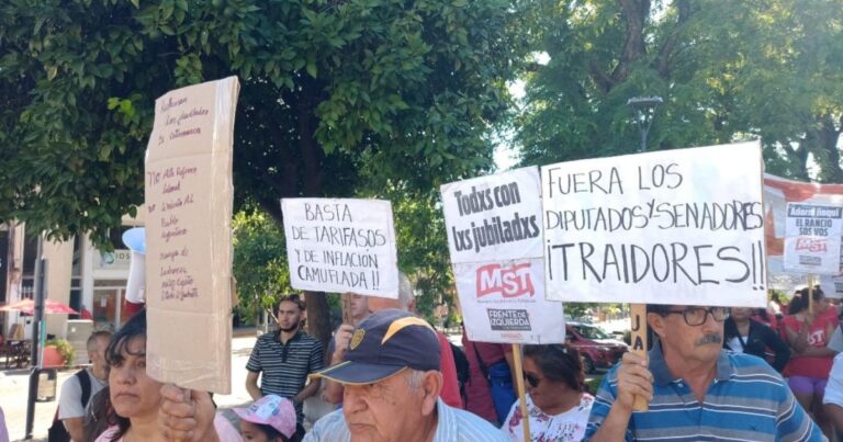 Catamarca. Jubilados Autoconvocados marcharon en contra de la reforma laboral