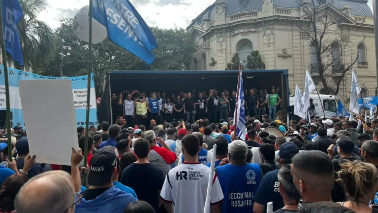 Otro día de movilizaciones en Rosario contra la reforma laboral que La Libertad Avanza negoció con aliados, gobernadores y hasta opositores