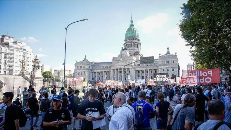El Gobierno presentó una denuncia por terrorismo tras los incidentes en la protesta por la reforma laboral