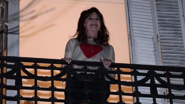 El fiscal pidió el decomiso del departamento donde Cristina Kirchner cumple prisión domiciliaria