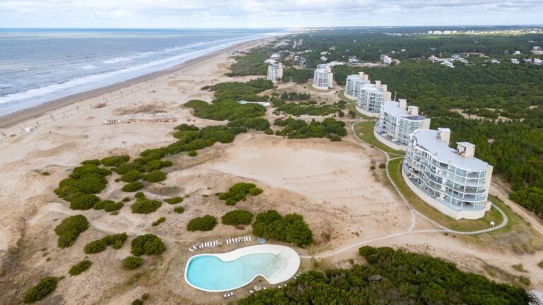 La oferta y los precios de los departamentos y lotes que se venden en Pinamar, Cariló y en Costa Esmeralda