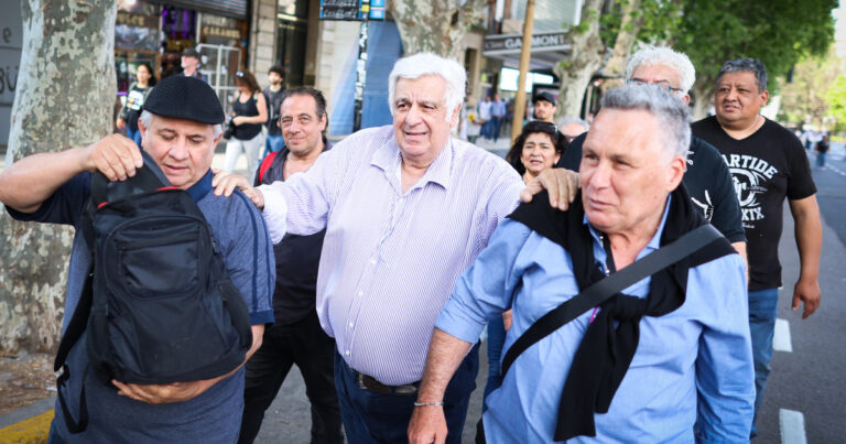 Alberto Samid, internado en Uruguay: lo trasladan en un avión sanitario de su prepaga tras los reclamos contra Kicillof y Scioli