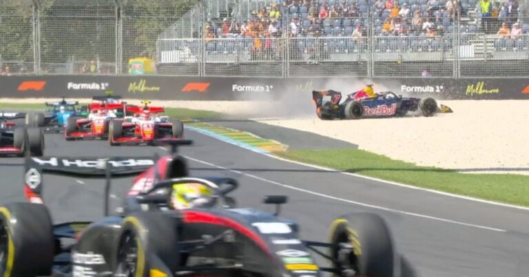 El debut de Mattia Colnaghi en la Fórmula 3: rueda a rueda, despiste y carrera suspendida por un choque ajeno