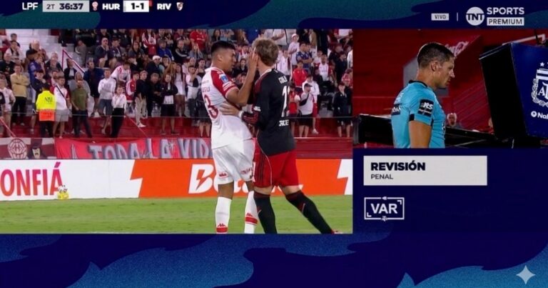 El segundo penal que le cobraron a River por mano tras intervención del VAR y una doble expulsión simultánea