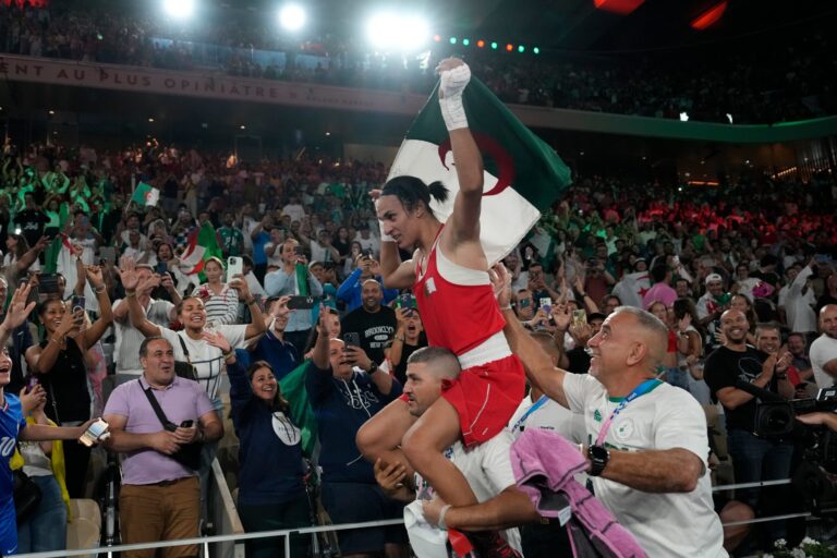 Imane Khelif, respaldada por Francia para boxear en el profesionalismo femenino