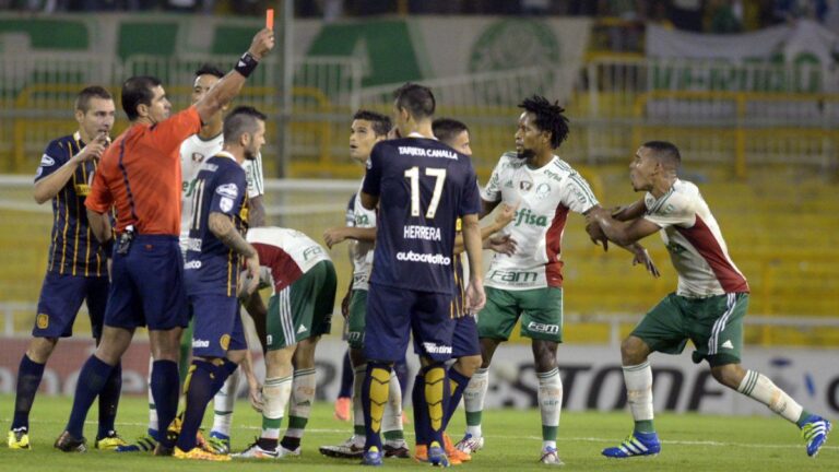 Gabriel Jesús, delantero de Arsenal, en acción de juego.