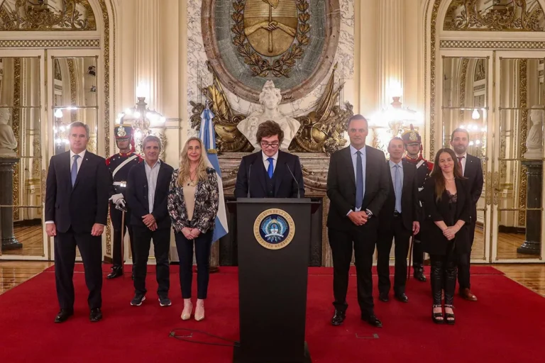 El presidente Javier Milei durante un mensaje oficial.