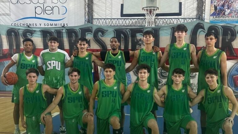 Acción de un partido de la Superliga de Básquet de la Rosarina