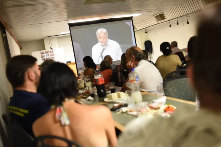 Participantes en el acto de aniversario de la revista Acción del Banco Credicoop.