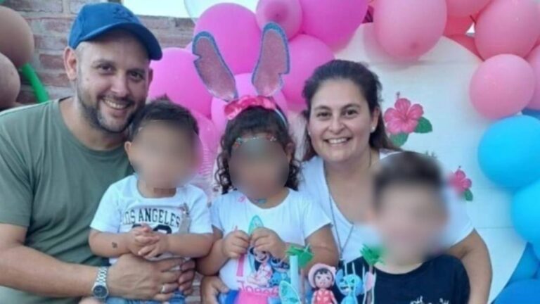 Comunidad de Carlos Pellegrini en acto de despedida.