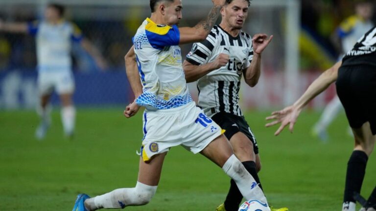 Jugadores de Rosario Central entrenando en el Gigante de Arroyito.