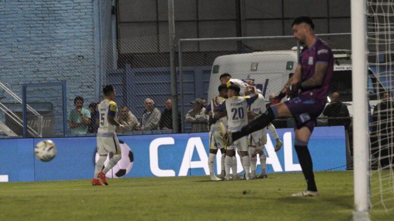 Jugadores de Rosario Central entrenando en el predio de Arroyo Seco