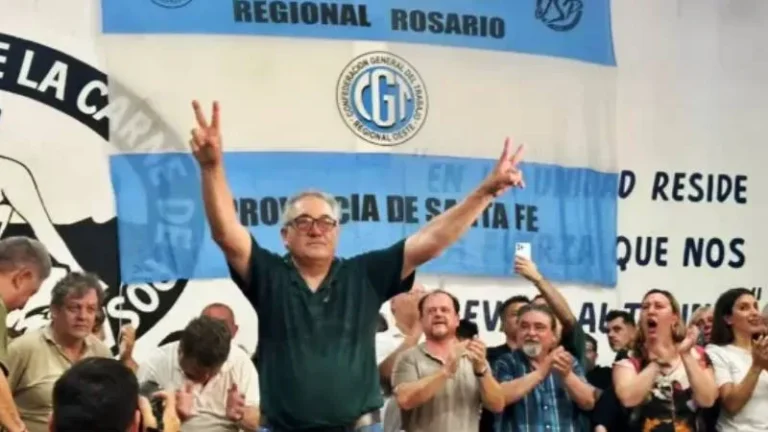 Marcha de la CGT Rosario en la previa del Día del Trabajador