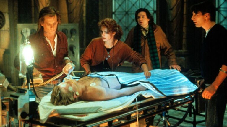 Póster o escena de la película Flatliners (1990) con Julia Roberts y Kiefer Sutherland.