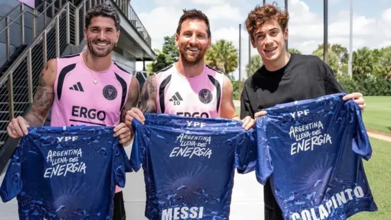 Franco Colapinto junto a Lionel Messi y Rodrigo De Paul en el centro de entrenamiento del Inter Miami