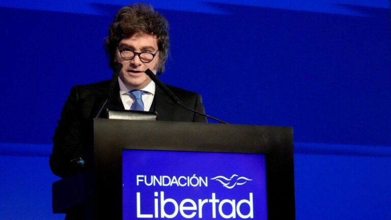 Ministro de Economía de Santa Fe, Pablo Olivares, en conferencia de prensa