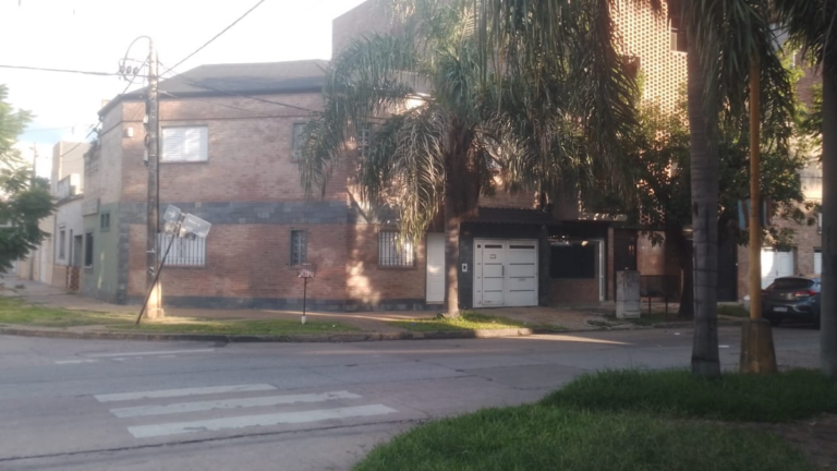 Calle del barrio Candioti en Santa Fe, zona donde se halló a la pareja sin vida.