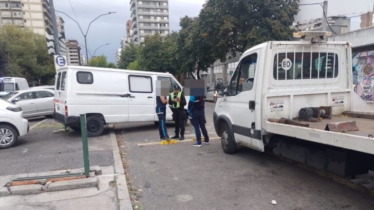 Inspectora municipal atacada con jeringa en operativo de remolque en Santa Fe