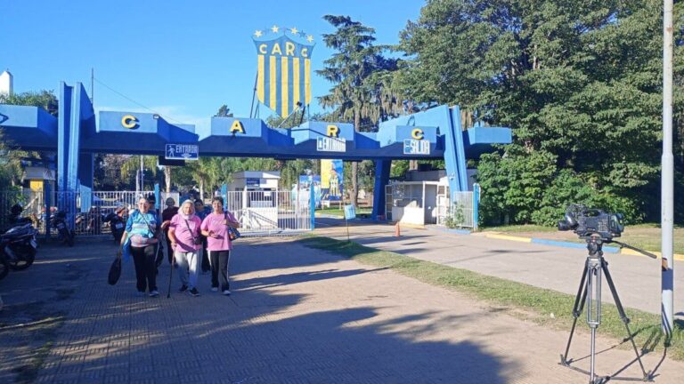 Vista del estadio de Rosario Central con el escudo del club
