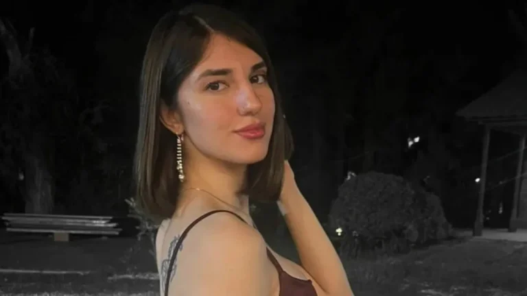 Foto de referencia: silueta de una mujer con un lazo violeta, símbolo de la lucha contra la violencia de género.