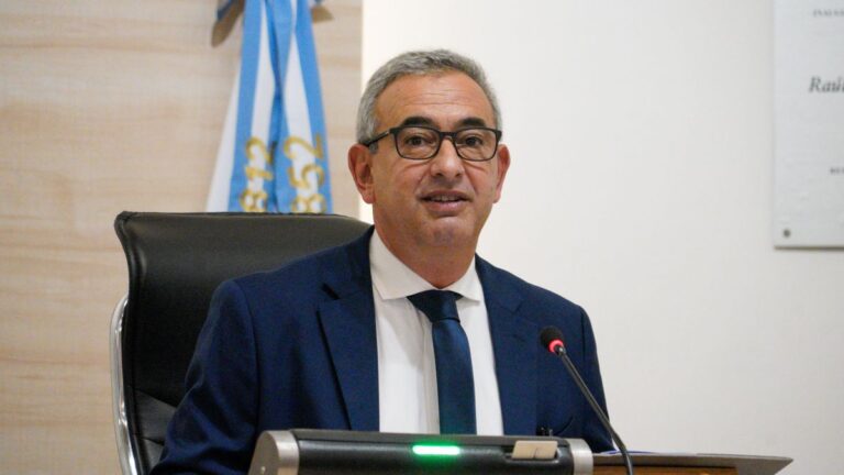 El intendente Pablo Javkin durante su discurso en el Concejo Municipal de Rosario.