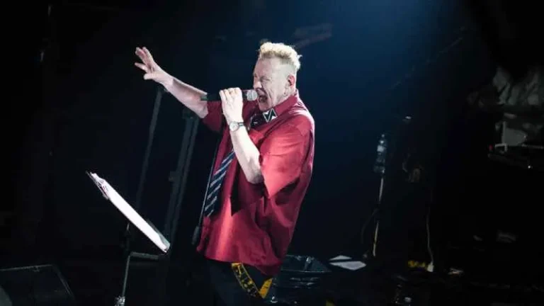 John Lydon, vocalista de Public Image Limited, durante su presentación en La Sala de las Artes de Rosario.