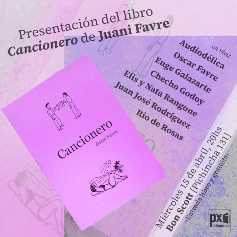 Juani Favre durante una presentación musical con su libro Cancionero