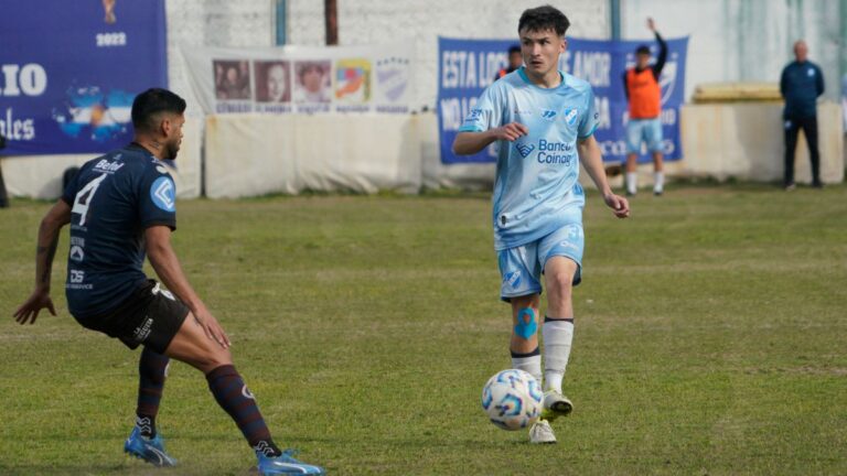 Partido de fútbol de Primera C entre Leones FC y Argentino