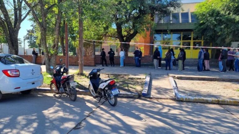 Fachada de la Escuela Normal Superior N° 40 Mariano Moreno en San Cristóbal, Santa Fe.