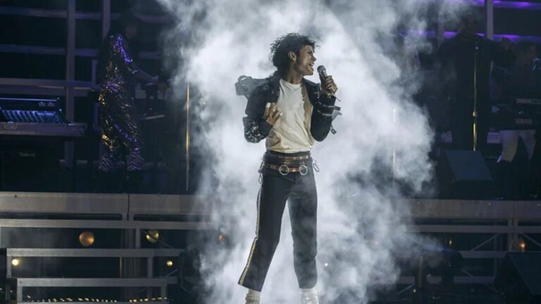 Afiche de la película Michael con el rostro de Michael Jackson
