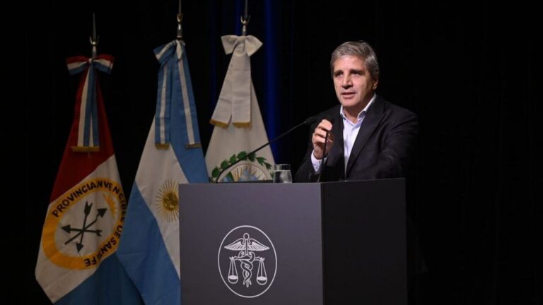 Ministro de Economía Luis Caputo en un evento público.