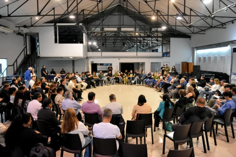 Dirigentes y militantes del Movimiento Evita durante el plenario provincial realizado en la ciudad de Santa Fe.
